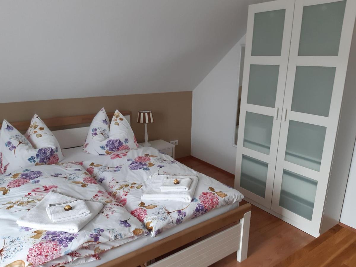 Gästezimmer Rosi Bad Klosterlausnitz Exterior foto